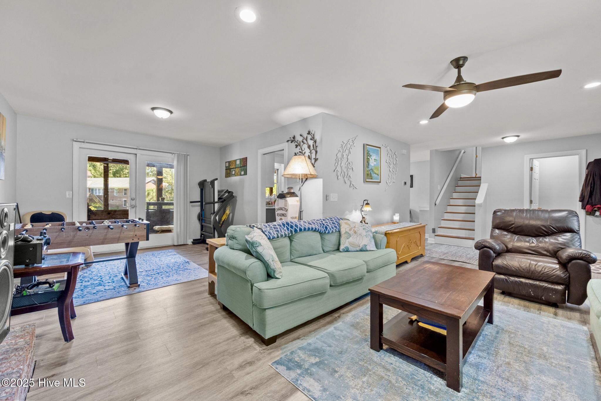 802 Sound View Drive Hampstead, NC 28443 - Photo 14 of 66 Main unit living room