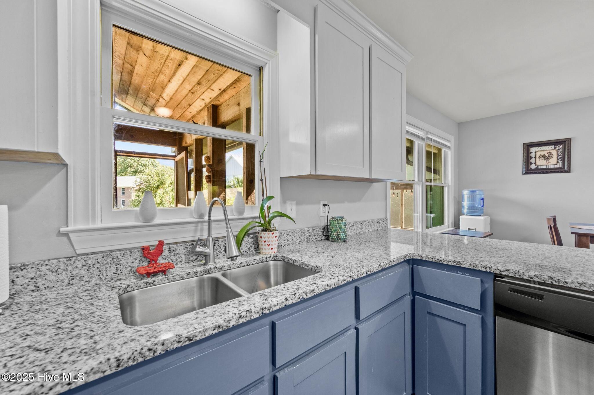 802 Sound View Drive Hampstead, NC 28443 - Photo 18 of 66 Main unit kitchen