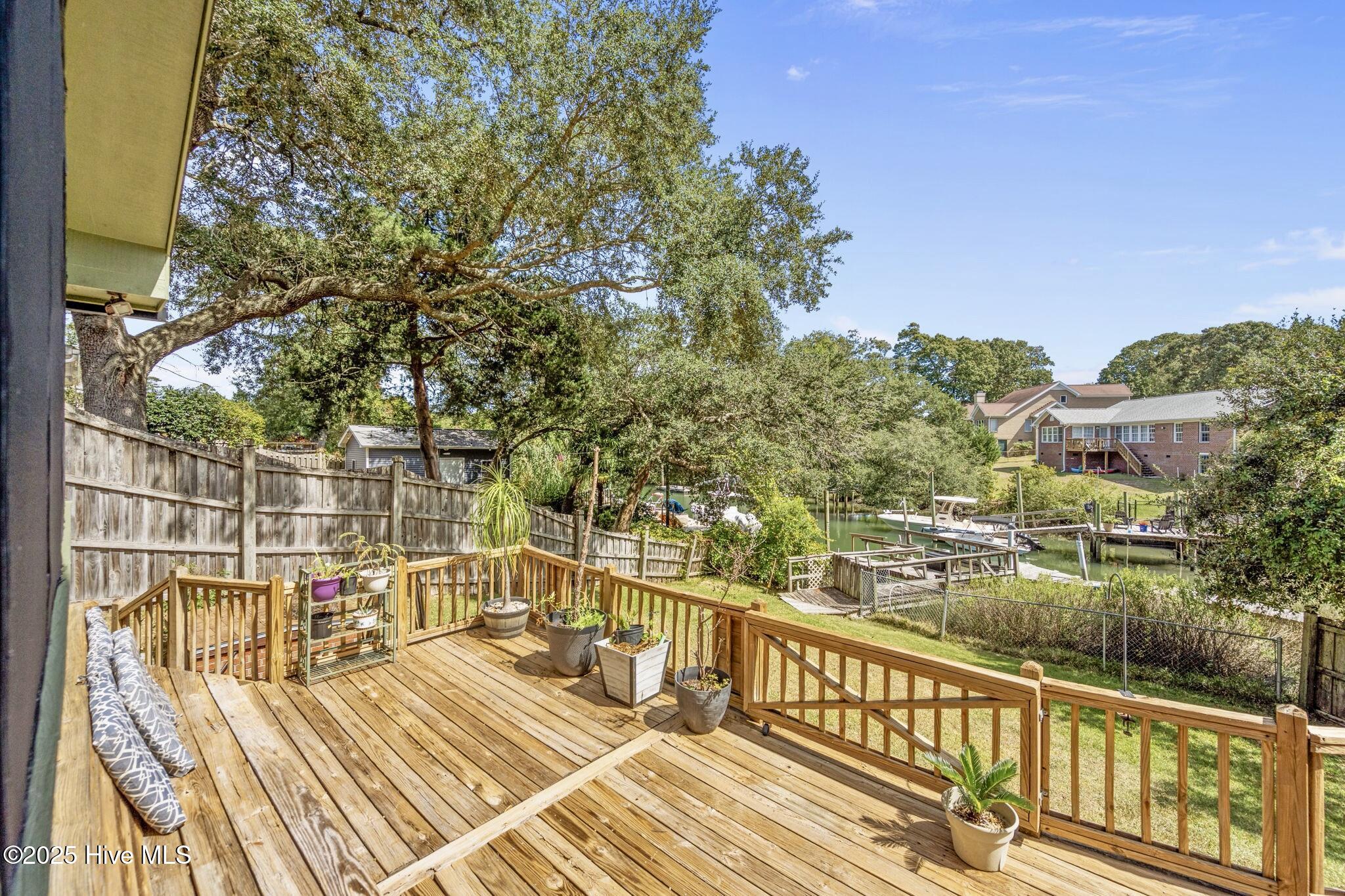 802 Sound View Drive Hampstead, NC 28443 - Photo 26 of 66 Deck facing canal (main unit)