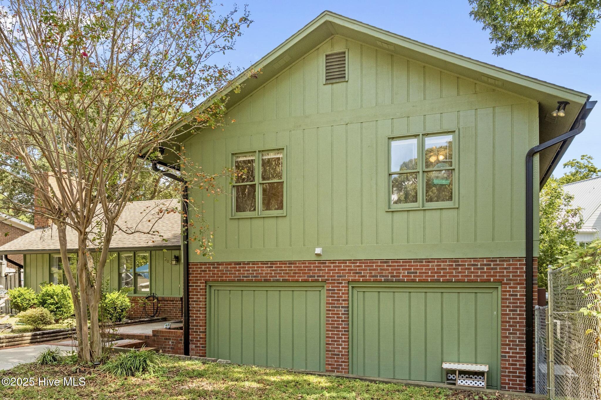 802 Sound View Drive Hampstead, NC 28443 - Photo 10 of 66 Front of House