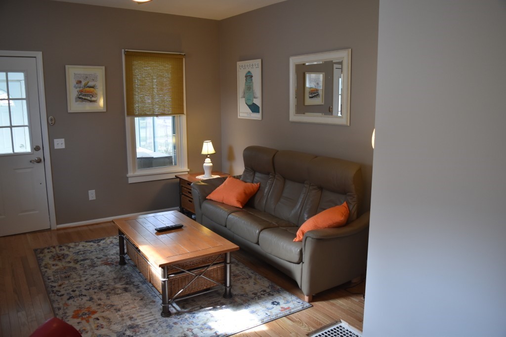 16 Whalin Street Rochester, NY 14620 - Photo 14 of 38 Front door i- living room area