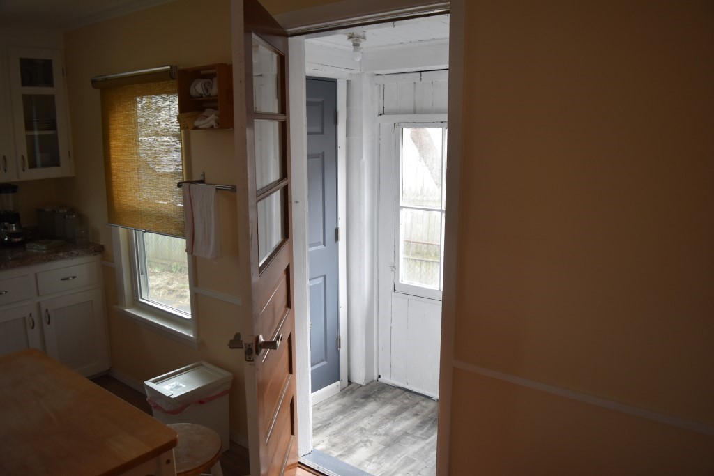 16 Whalin Street Rochester, NY 14620 - Photo 25 of 38 Rear entrance way