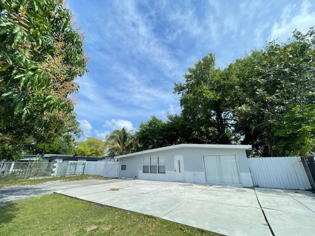 109 Clifton Road West Park, FL 33023 - Photo 2 of 20