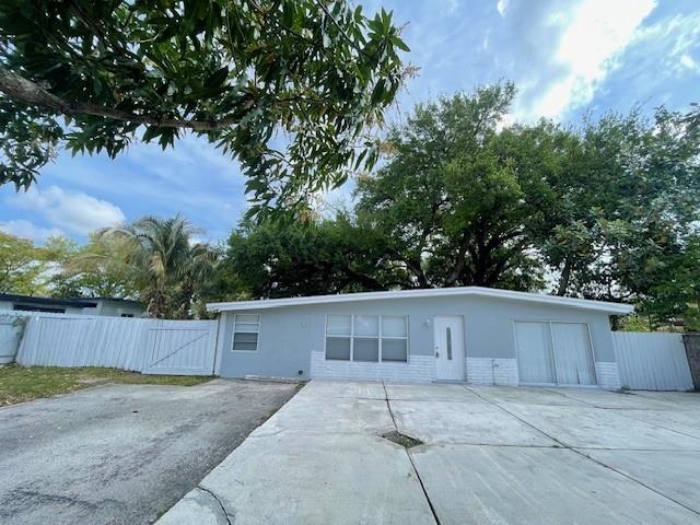 109 Clifton Road West Park, FL 33023 - Photo 3 of 20