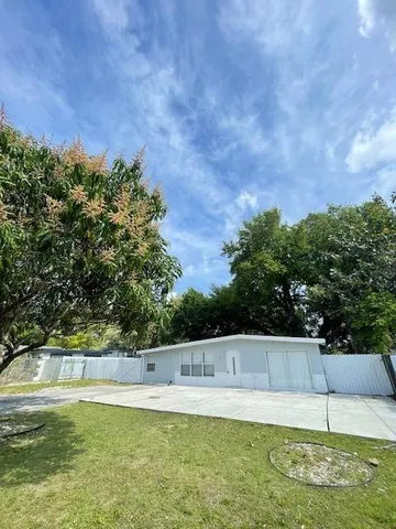 $2,700 | 109 Clifton Road, West Park, FL 33023
