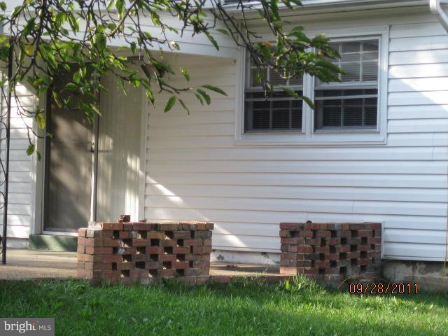 6351 Meriwether Lane Springfield, VA 22150 - Photo 9 of 15 Exterior (Rear)