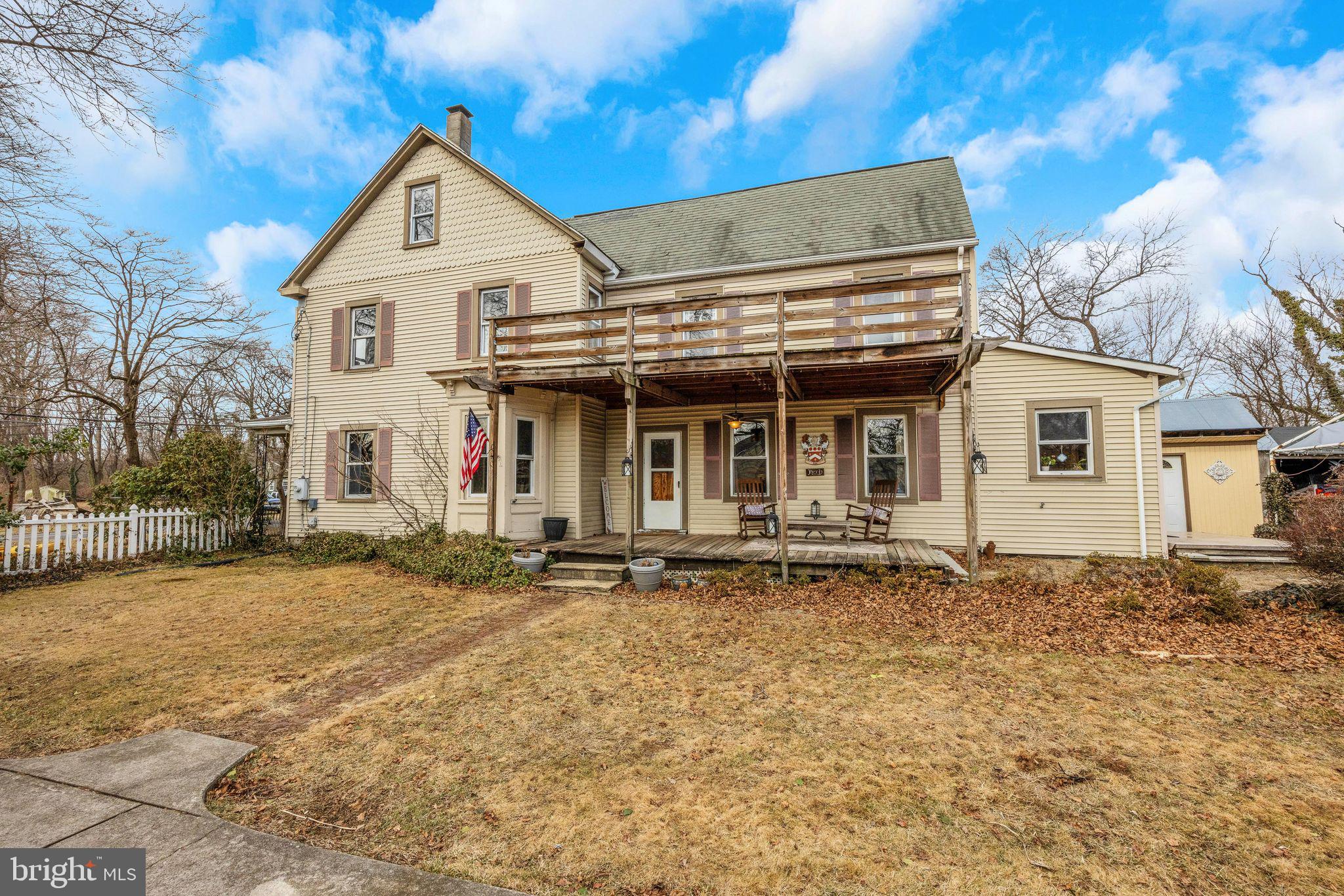 21 Hartford Road Mount Laurel, NJ 08054 - Photo 2 of 26 a front view of a house with garden