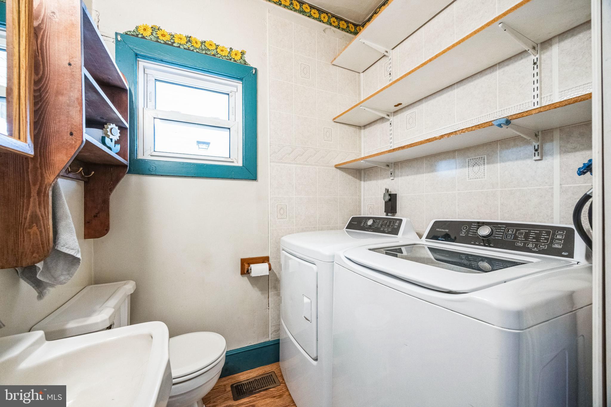 21 Hartford Road Mount Laurel, NJ 08054 - Photo 9 of 26 a utility room with dryer and washer