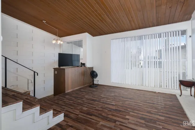 a view of a livingroom with furniture