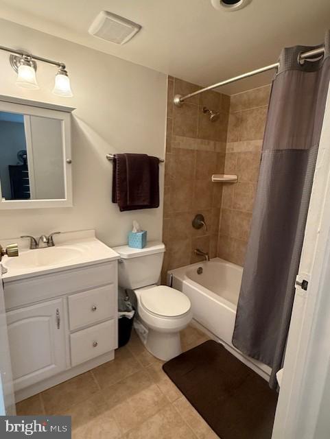 11260 Chestnut Grove Square, Unit 338 Reston, VA 20190 - Photo 15 of 18 a bathroom with a toilet a sink a mirror a bathtub and vanity