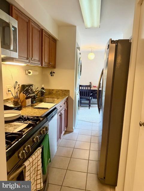 11260 Chestnut Grove Square, Unit 338 Reston, VA 20190 - Photo 5 of 18 a kitchen with stainless steel appliances a stove a refrigerator and a sink