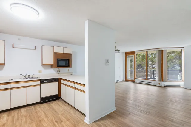 $595,000 | 215 East Grand Avenue, Unit 210, Old Orchard Beach, ME 04064