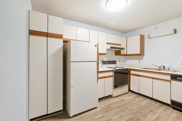 $595,000 | 215 East Grand Avenue, Unit 210, Old Orchard Beach, ME 04064