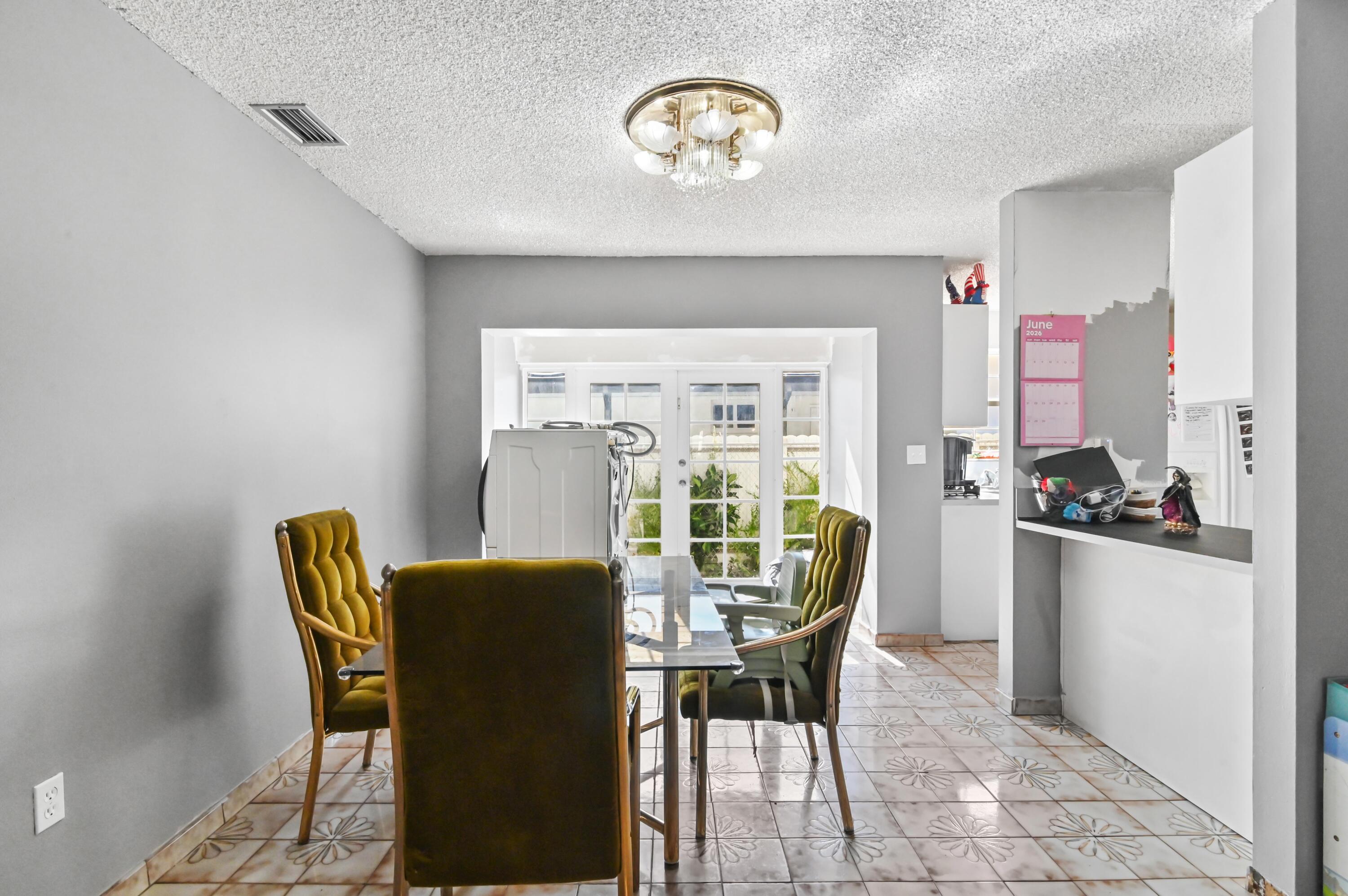 7337 Southwest 21st Street Miami, FL 33155 - Photo 9 of 32 12 Dining area 01