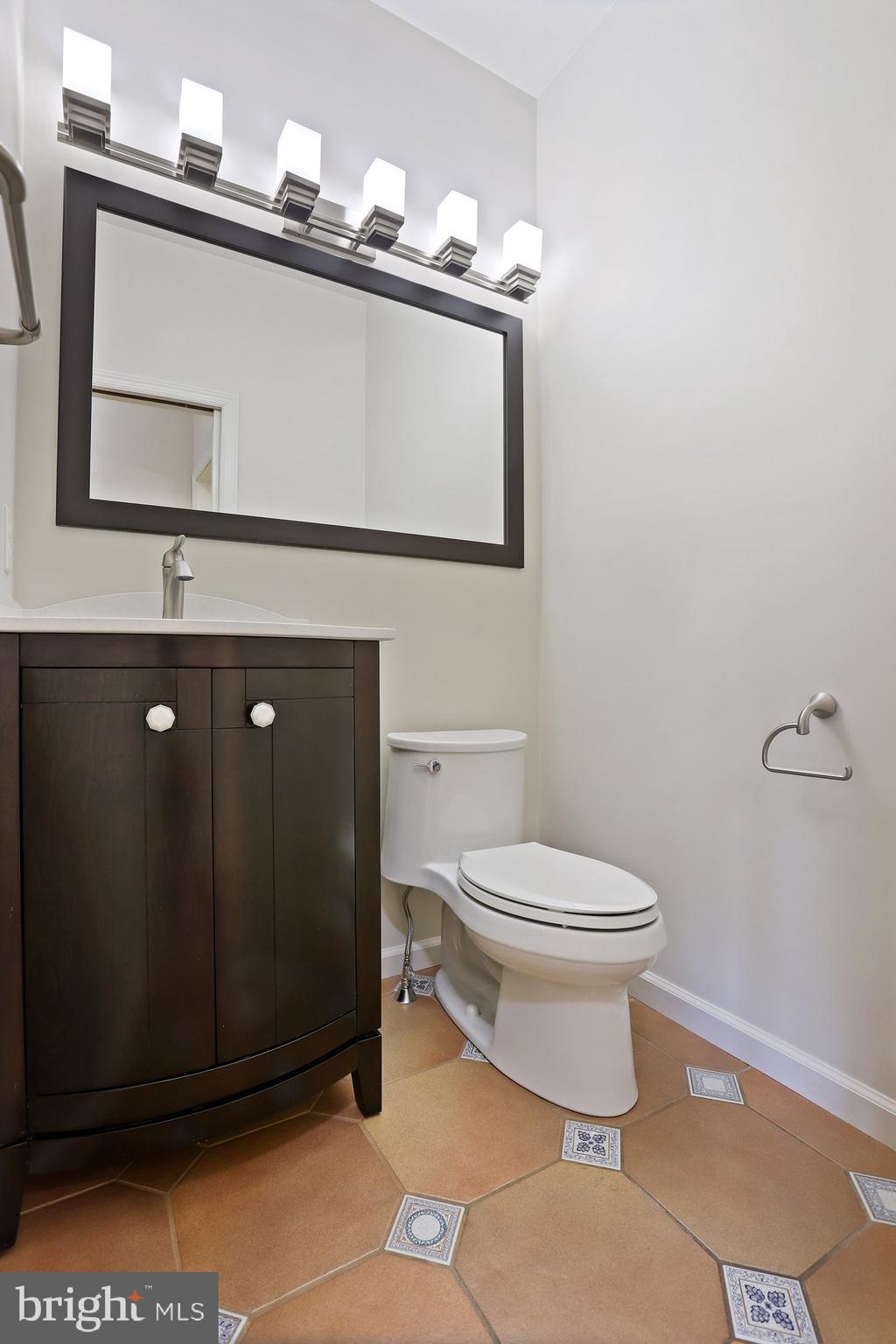 875 Stoverdale Road Hummelstown, PA 17036 - Photo 12 of 33 Bathroom