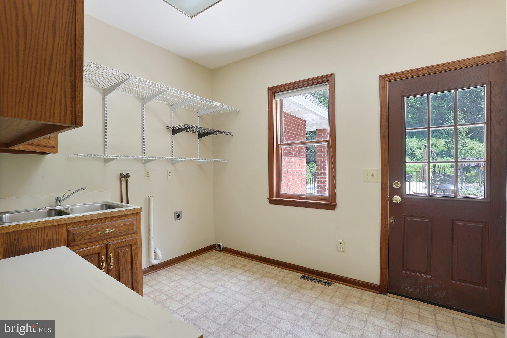 875 Stoverdale Road Hummelstown, PA 17036 - Photo 13 of 33 Laundry