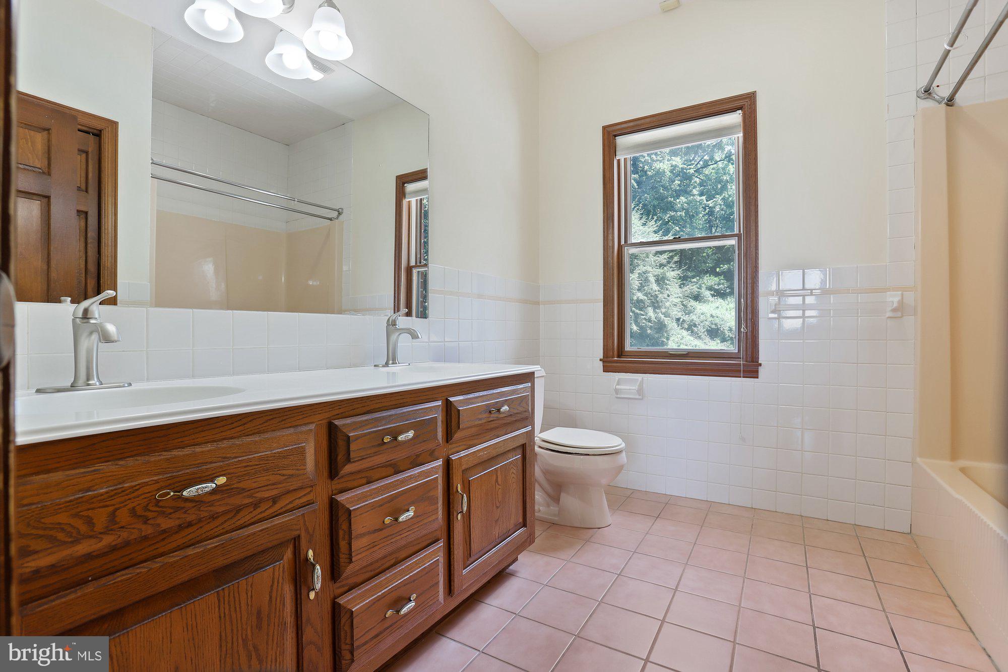 875 Stoverdale Road Hummelstown, PA 17036 - Photo 20 of 33 Bathroom