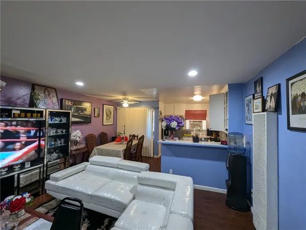 $275,000 | 18530 Hatteras Street, Unit 329, Tarzana, CA 91356