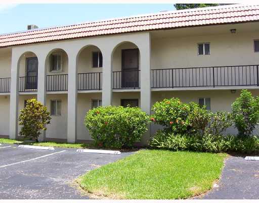 818 Southwest 9th St Circle, Unit 102 Boca Raton, FL 33486 - Photo 1 of 16 Primary Photo