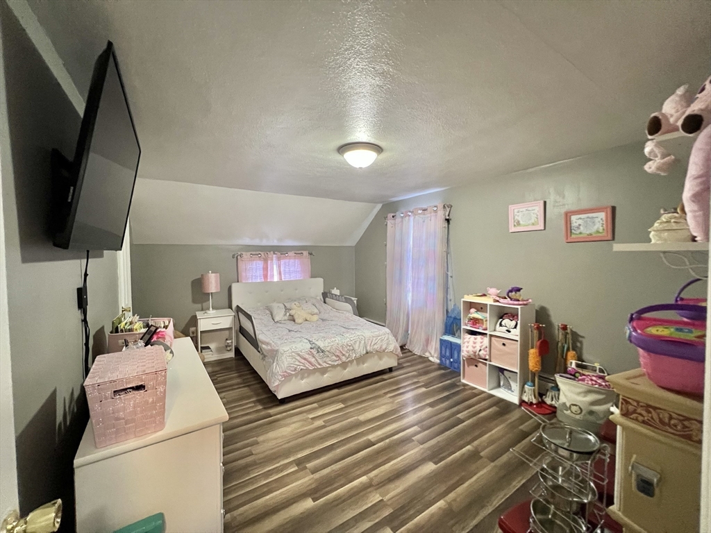 37 Chesterfield Avenue Springfield, MA 01118 - Photo 16 of 36