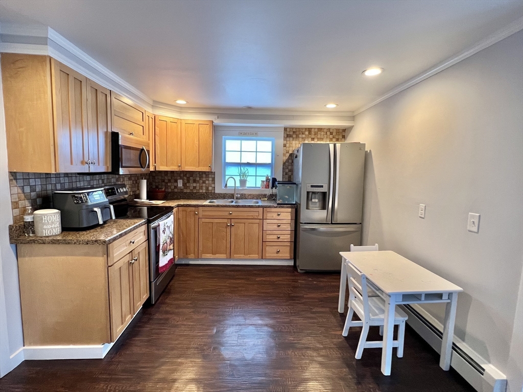 37 Chesterfield Avenue Springfield, MA 01118 - Photo 2 of 36