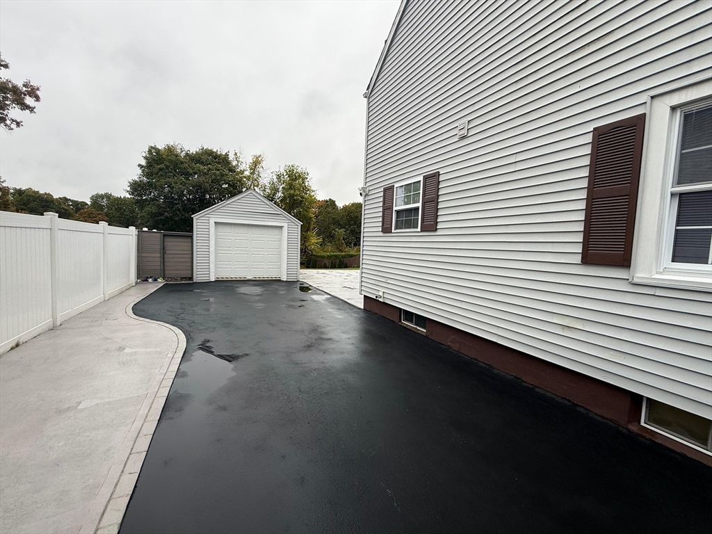 37 Chesterfield Avenue Springfield, MA 01118 - Photo 29 of 36