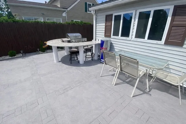 $314,900 | 37 Chesterfield Avenue, Springfield, MA 01118