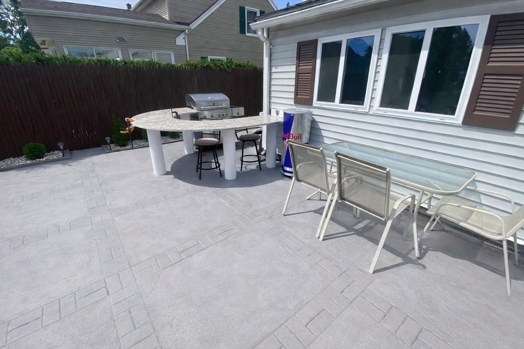 37 Chesterfield Avenue Springfield, MA 01118 - Photo 30 of 36