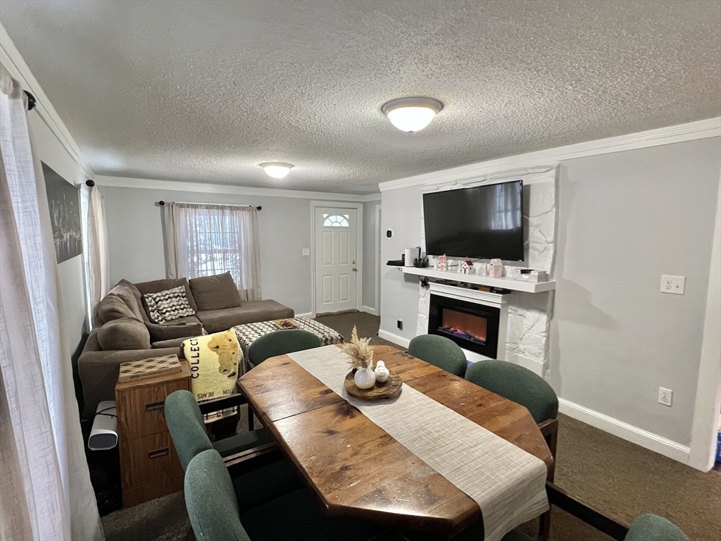 37 Chesterfield Avenue Springfield, MA 01118 - Photo 3 of 36