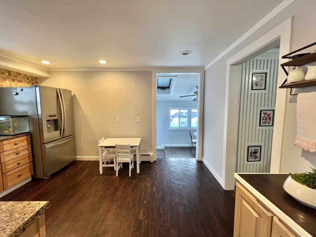 37 Chesterfield Avenue Springfield, MA 01118 - Photo 4 of 36