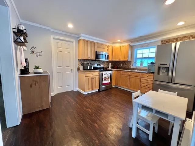 $314,900 | 37 Chesterfield Avenue, Springfield, MA 01118