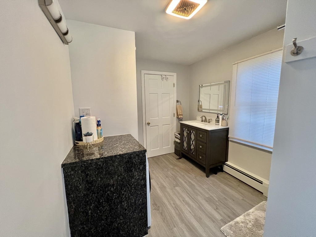 37 Chesterfield Avenue Springfield, MA 01118 - Photo 7 of 36