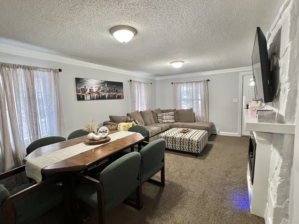 37 Chesterfield Avenue Springfield, MA 01118 - Photo 8 of 36