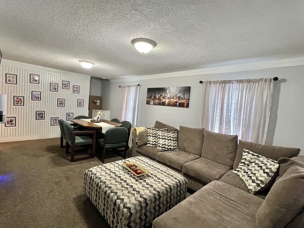 37 Chesterfield Avenue Springfield, MA 01118 - Photo 9 of 36