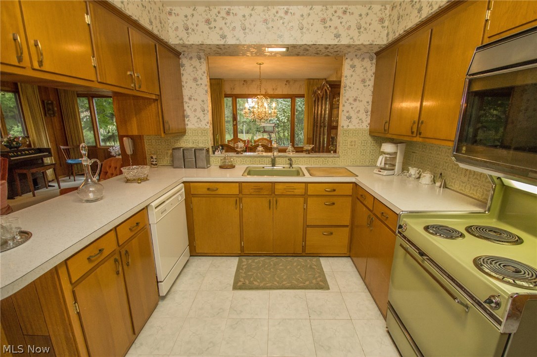 15186 Drake Road Strongsville, OH 44136 - Photo 10 of 25