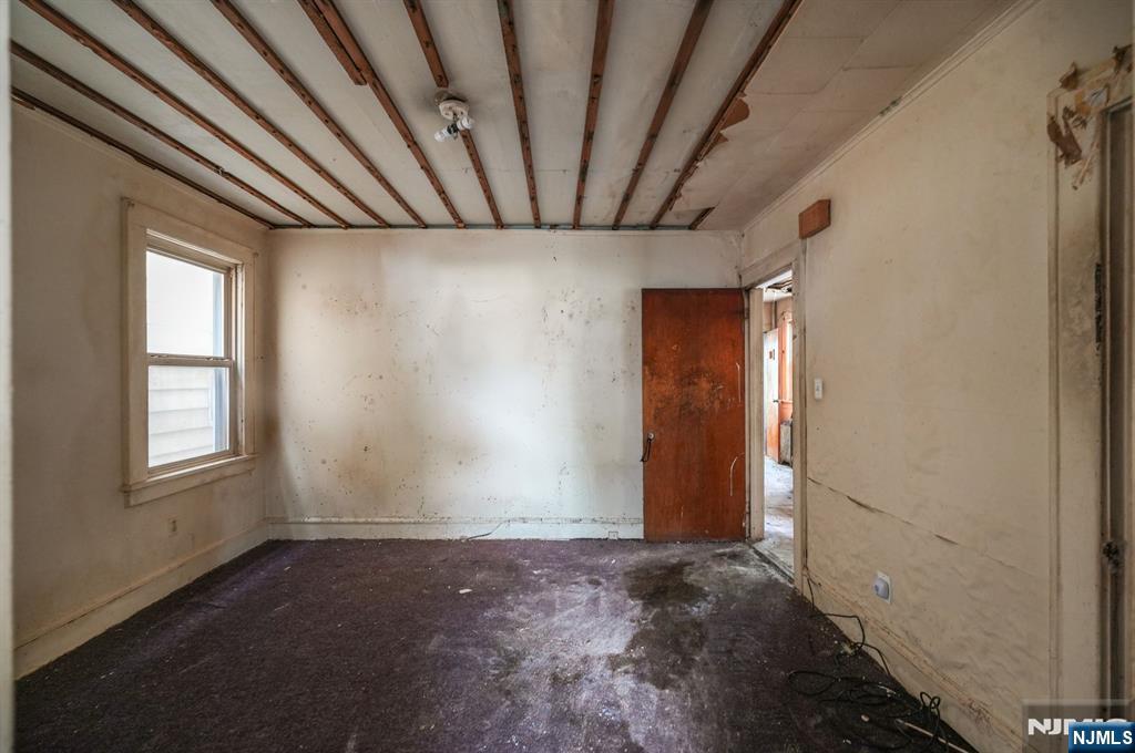 1024 Julia Street Elizabeth, NJ 07201 - Photo 25 of 30 an empty room with windows