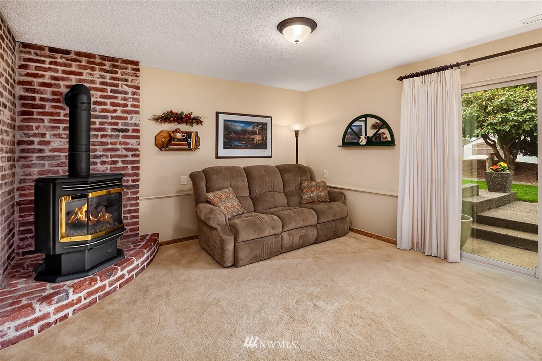 4342 Northeast 22nd Court Renton, WA 98059 - Photo 10 of 19