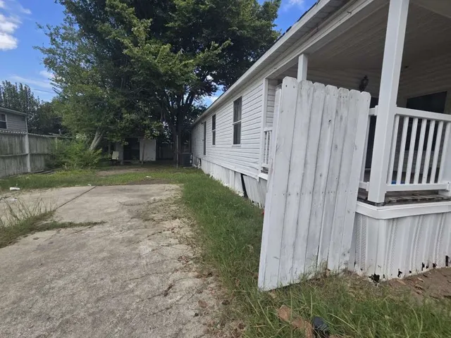 a view of a back yard of the house