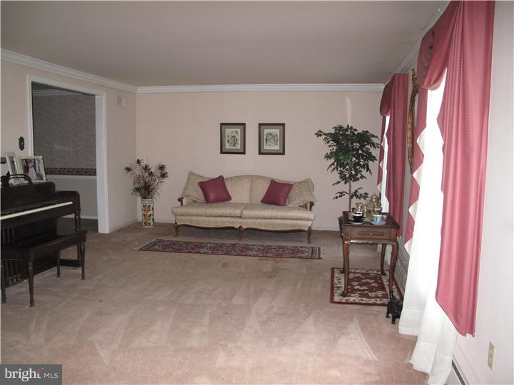 20 Countryside Drive Doylestown, PA 18901 - Photo 3 of 16 Living Room