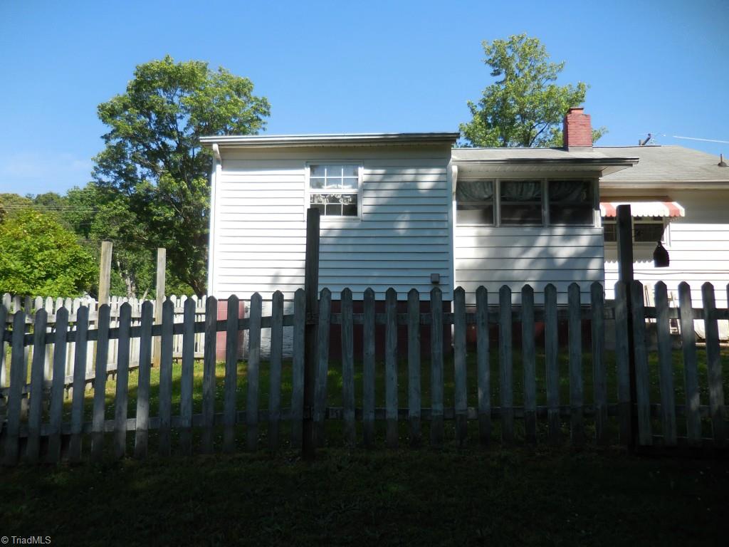 2003 Hickswood Road High Point, NC 27265 - Photo 4 of 11