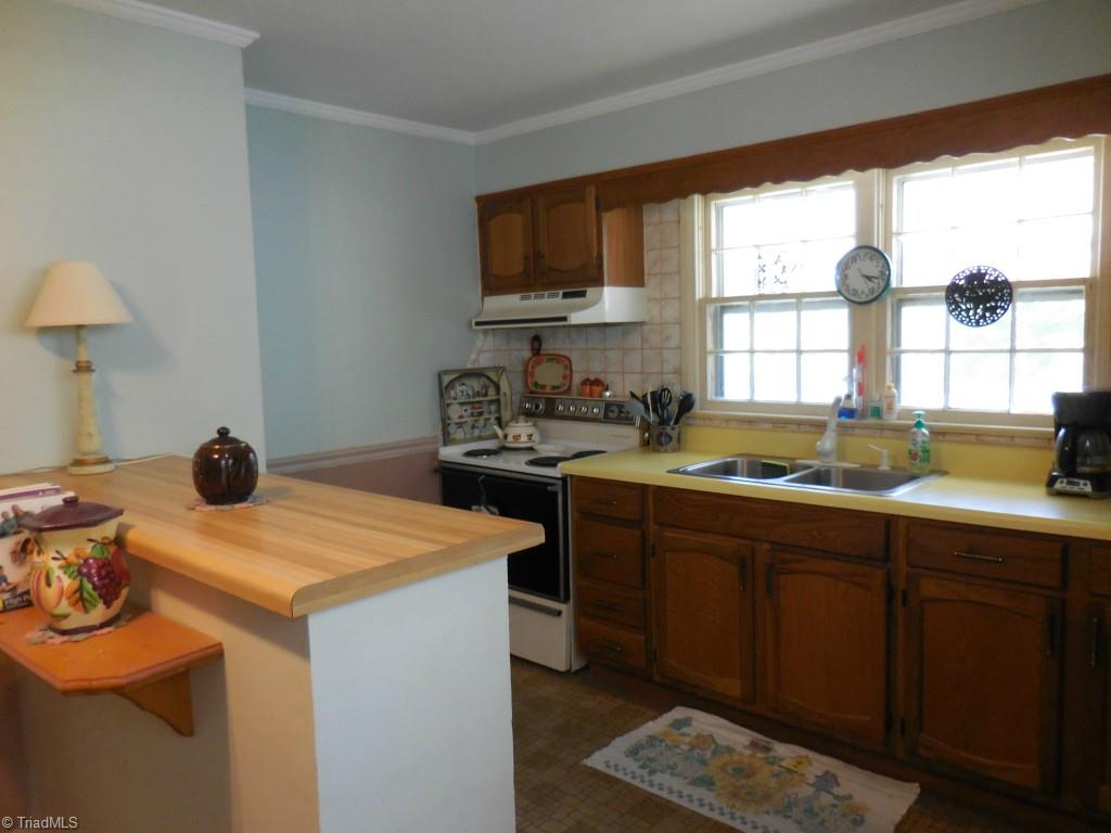 2003 Hickswood Road High Point, NC 27265 - Photo 7 of 11
