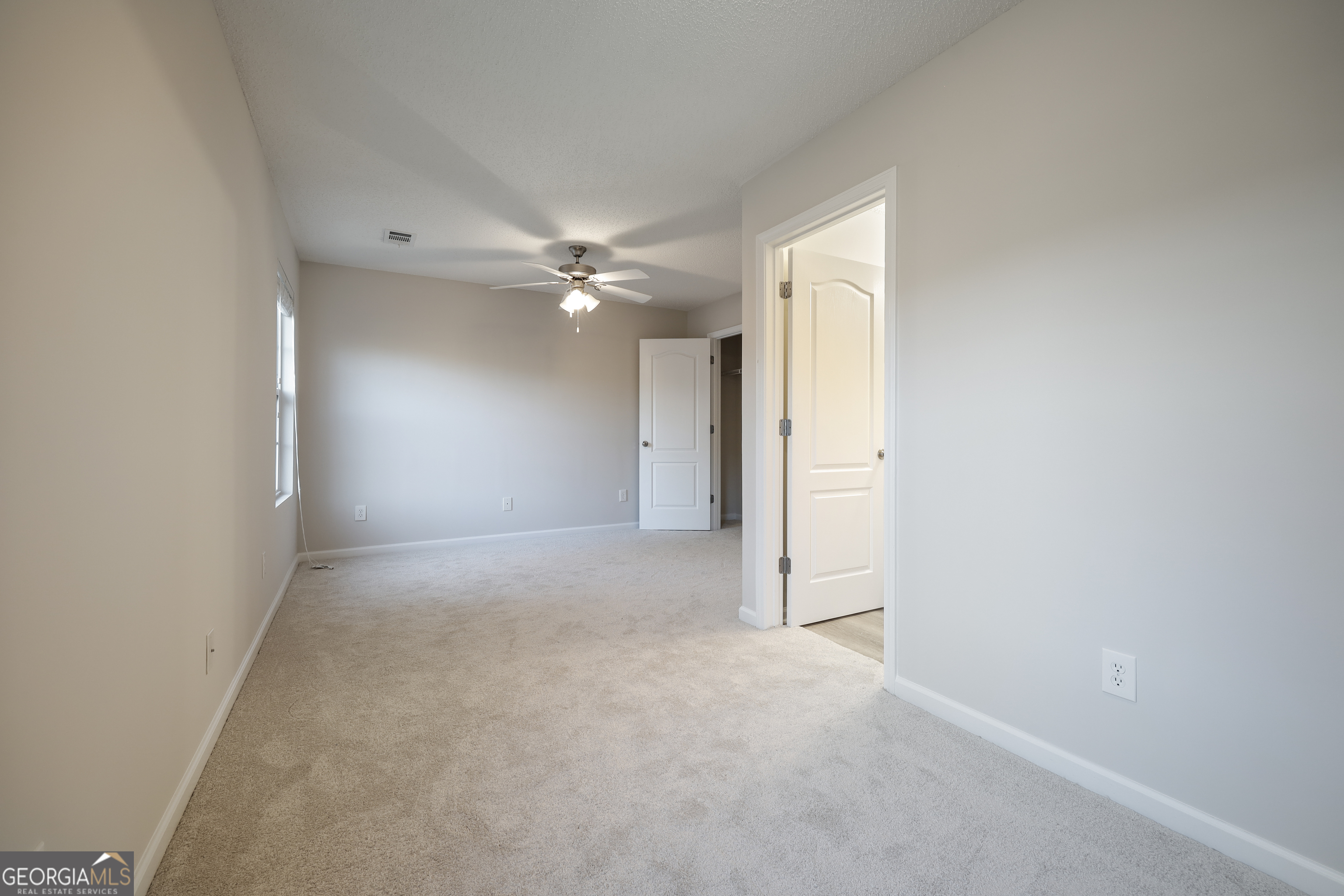 1442 Box Circle Winder, GA 30680 - Photo 19 of 25 an empty room with chandelier fan