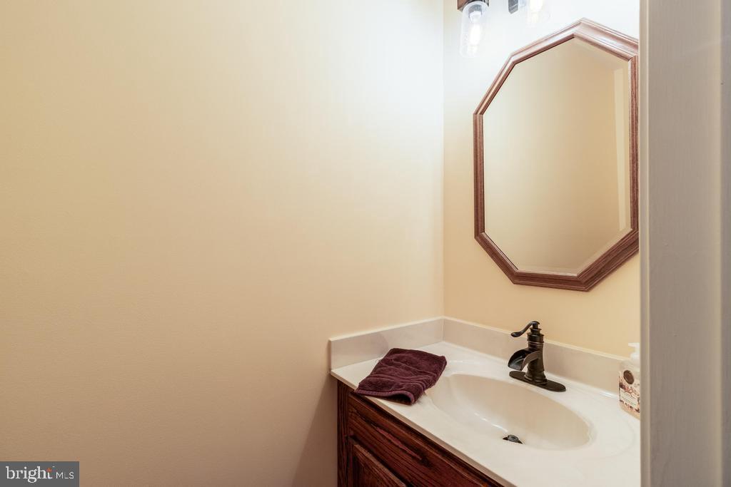 140 Morgans Ridge Road La Plata, MD 20646 - Photo 29 of 72 Main level powder room
