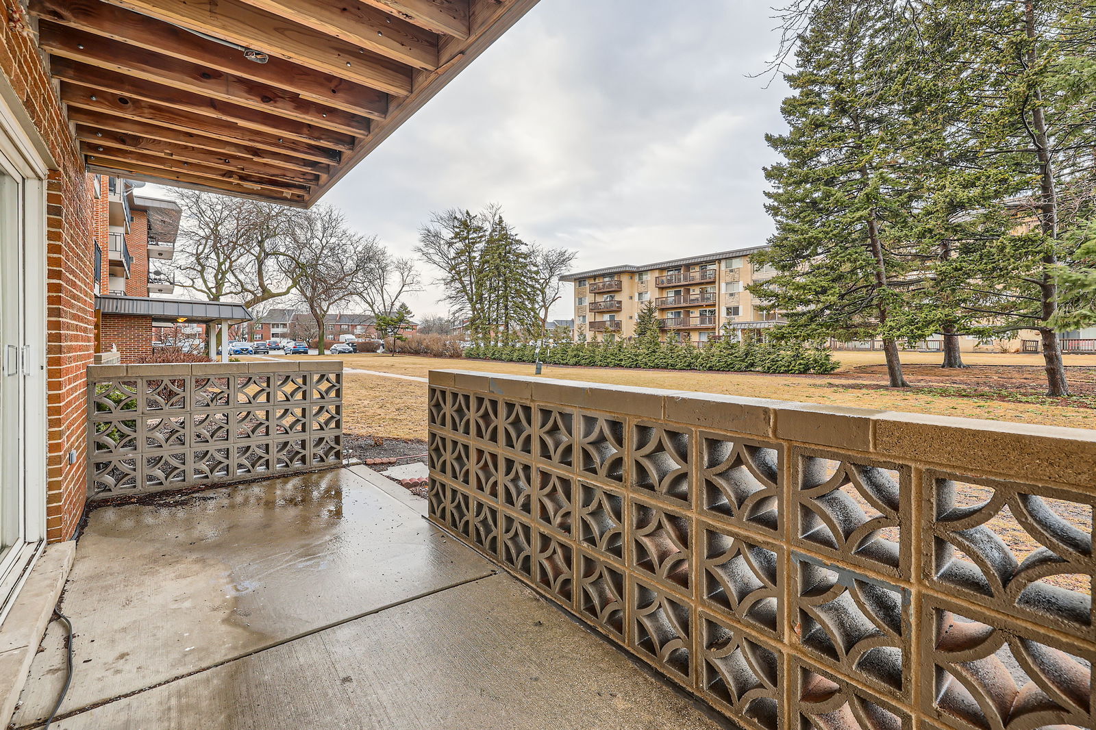 2230 South Goebbert Road, Unit 147 Arlington Heights, IL 60005 - Photo 10 of 11