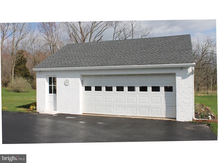 168 New Galena Road Line Lexington, PA 18932 - Photo 4 of 21 Garage
