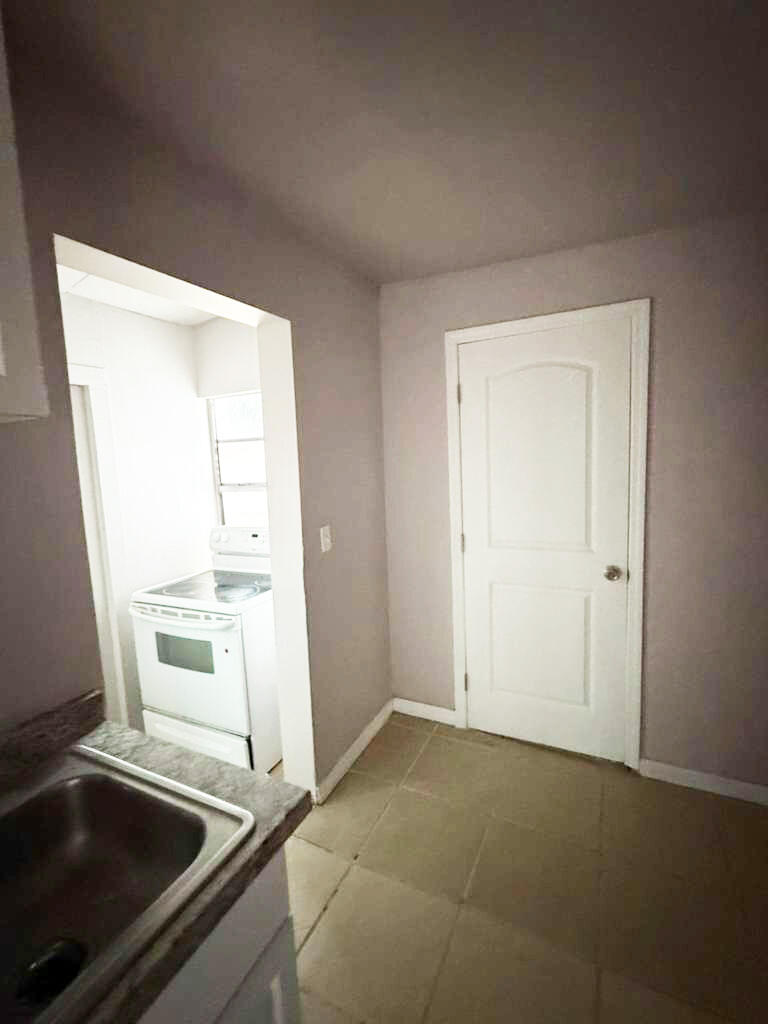 701 North 9th Street, Unit B Fort Pierce, FL 34950 - Photo 4 of 11 701 N 9 - 6