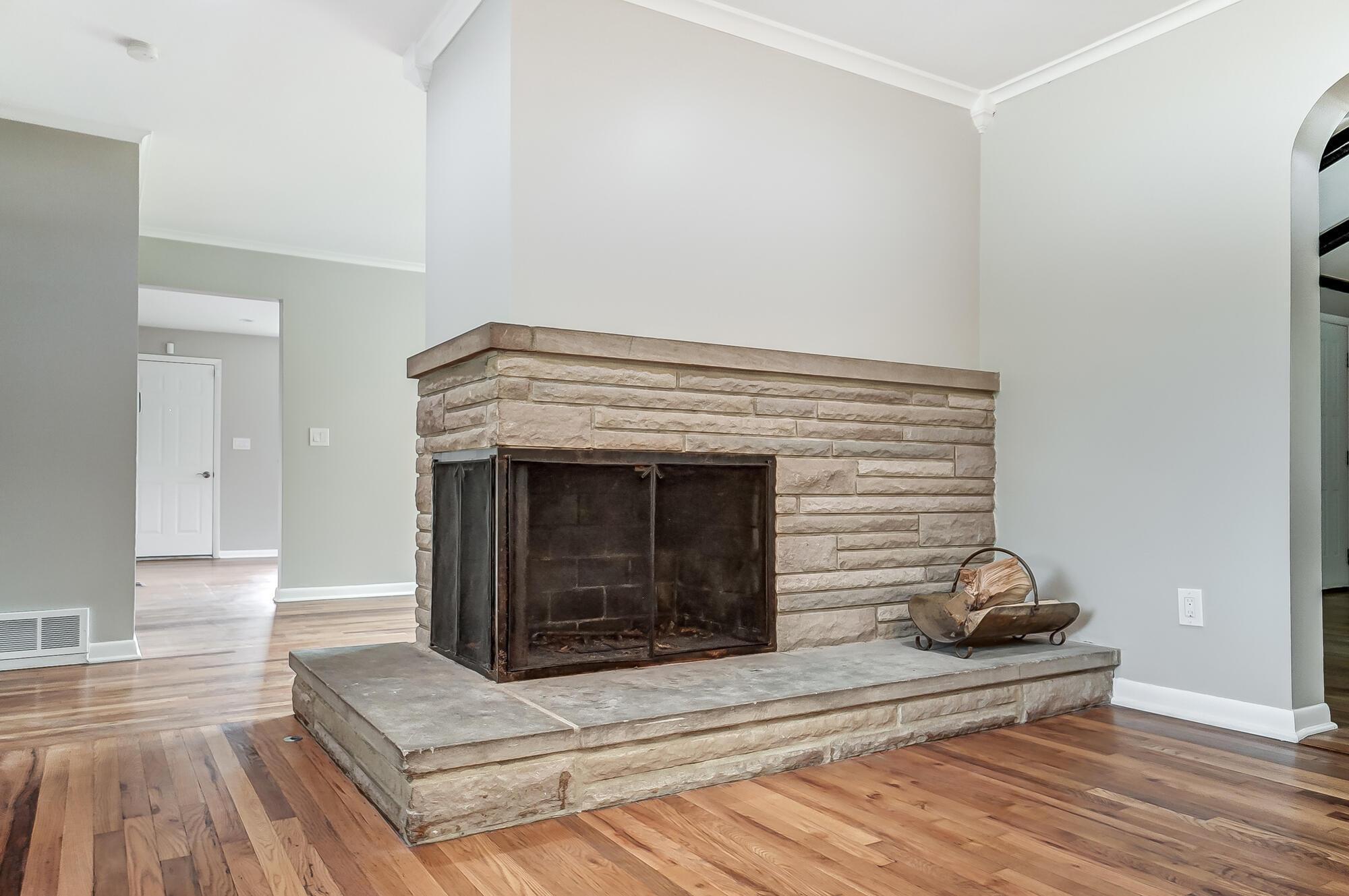 1421 Kenwick Road Columbus, OH 43209 - Photo 14 of 82 013