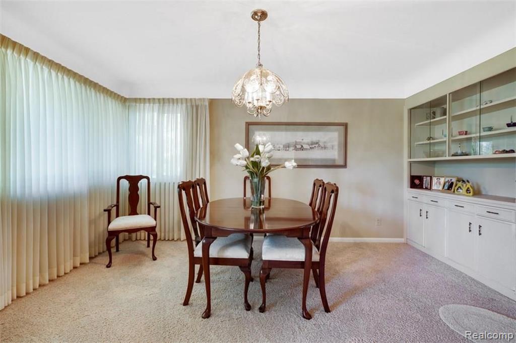196 Vreeland Drive Rochester, MI 48309 - Photo 5 of 35