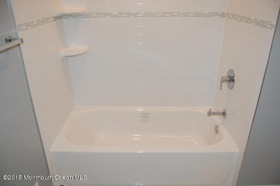 429 Gordons Corner Road Manalapan, NJ 07726 - Photo 16 of 26 Tub