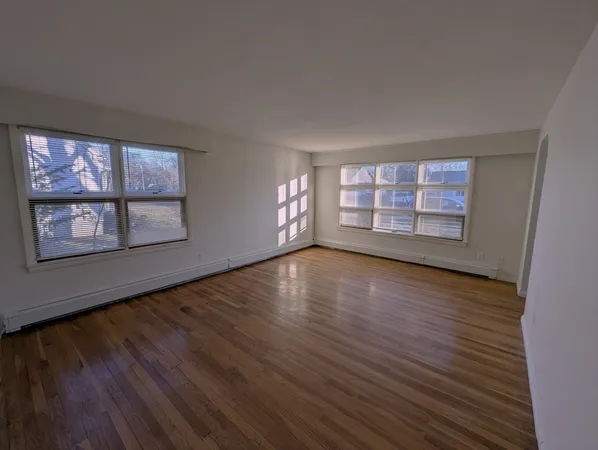 $1,800 | 44 Barrington Road, Unit 1, Longmeadow, MA 01106